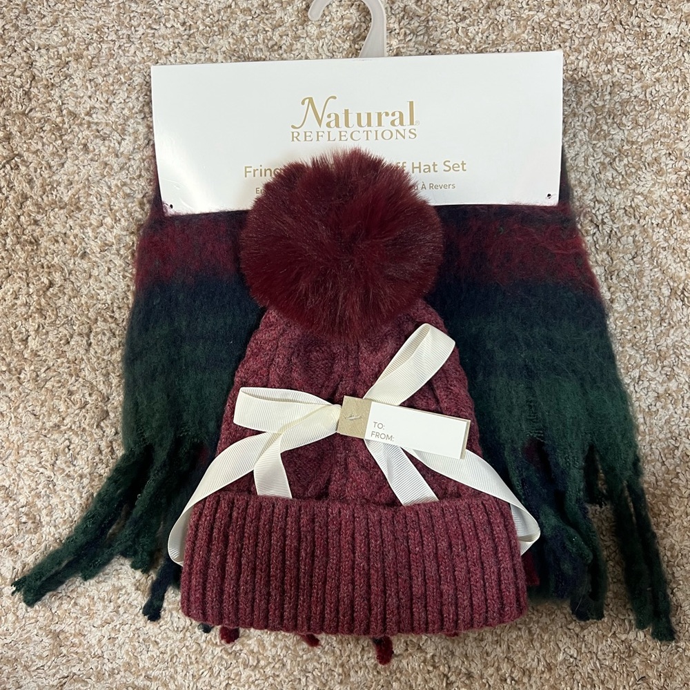 Natural Reflections Maroon andβ Dark Green Scarf and Hat Set